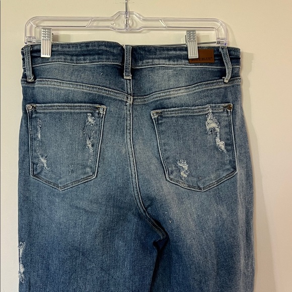 Judy Blue Cropped Jeans in Faded Blue - Picture 7 of 10